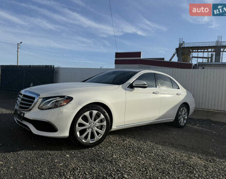 Белый Мерседес Е-Класс, объемом двигателя 2 л и пробегом 85 тыс. км за 22500 $, фото 2 на Automoto.ua
