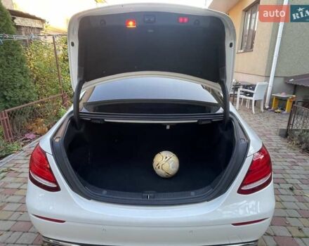 Білий Мерседес Е-Клас, об'ємом двигуна 1.99 л та пробігом 74 тис. км за 30000 $, фото 44 на Automoto.ua