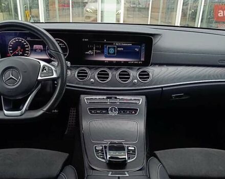 Белый Мерседес Е-Класс, объемом двигателя 1.99 л и пробегом 194 тыс. км за 27856 $, фото 6 на Automoto.ua