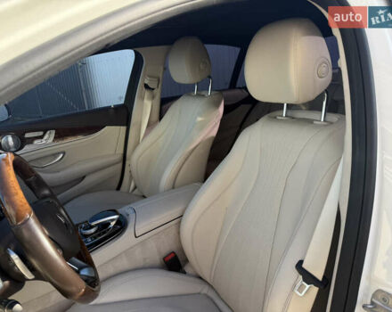 Белый Мерседес Е-Класс, объемом двигателя 2 л и пробегом 85 тыс. км за 22500 $, фото 11 на Automoto.ua