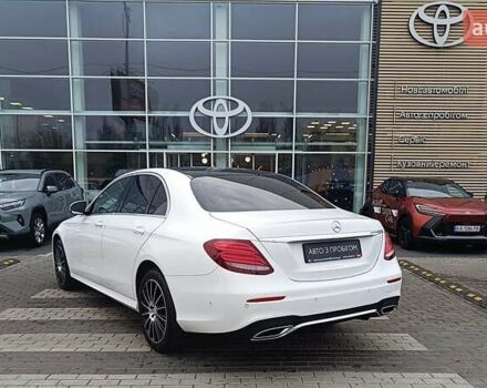 Белый Мерседес Е-Класс, объемом двигателя 1.99 л и пробегом 194 тыс. км за 27856 $, фото 1 на Automoto.ua