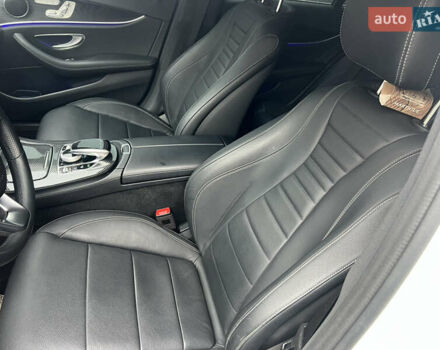 Белый Мерседес Е-Класс, объемом двигателя 1.95 л и пробегом 125 тыс. км за 28500 $, фото 11 на Automoto.ua