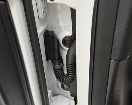 Білий Мерседес Е-Клас, об'ємом двигуна 1.99 л та пробігом 141 тис. км за 26950 $, фото 28 на Automoto.ua