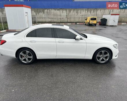 Белый Мерседес Е-Класс, объемом двигателя 1.95 л и пробегом 125 тыс. км за 28500 $, фото 8 на Automoto.ua