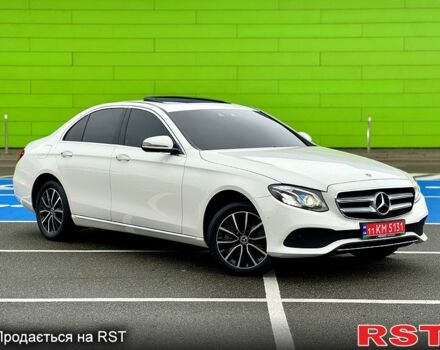 Белый Мерседес Е-Класс, объемом двигателя 2 л и пробегом 99 тыс. км за 31900 $, фото 1 на Automoto.ua