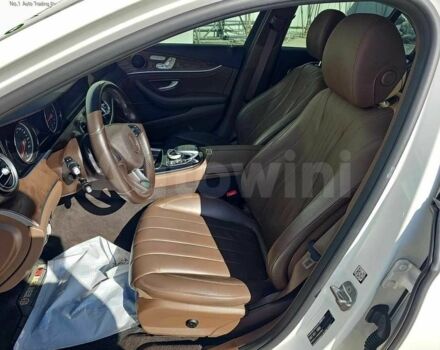 Белый Мерседес Е-Класс, объемом двигателя 2 л и пробегом 71 тыс. км за 12800 $, фото 5 на Automoto.ua