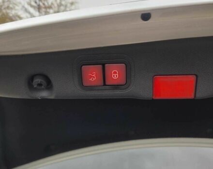 Белый Мерседес Е-Класс, объемом двигателя 2 л и пробегом 240 тыс. км за 19999 $, фото 6 на Automoto.ua