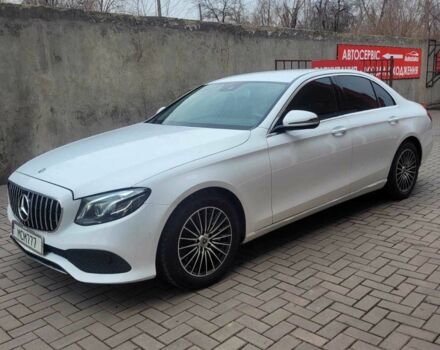 Белый Мерседес Е-Класс, объемом двигателя 2 л и пробегом 240 тыс. км за 19999 $, фото 1 на Automoto.ua