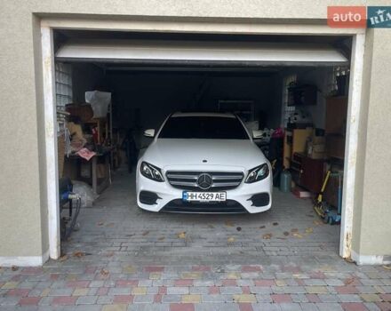 Білий Мерседес Е-Клас, об'ємом двигуна 1.99 л та пробігом 74 тис. км за 30000 $, фото 46 на Automoto.ua