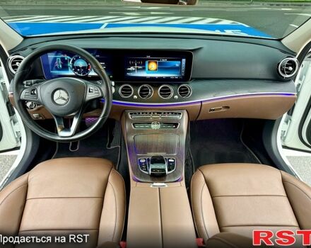 Белый Мерседес Е-Класс, объемом двигателя 2 л и пробегом 99 тыс. км за 31900 $, фото 9 на Automoto.ua