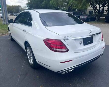 Белый Мерседес Е-Класс, объемом двигателя 2 л и пробегом 59 тыс. км за 6400 $, фото 2 на Automoto.ua