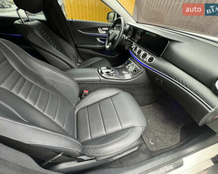 Белый Мерседес Е-Класс, объемом двигателя 1.95 л и пробегом 125 тыс. км за 28500 $, фото 13 на Automoto.ua