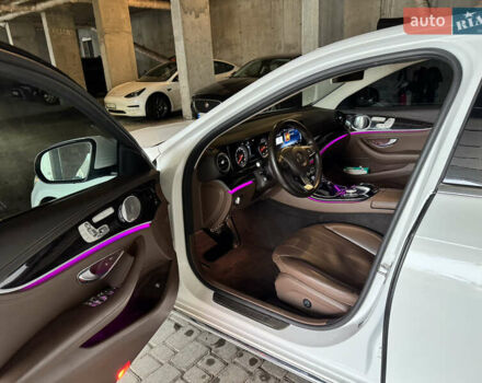 Белый Мерседес Е-Класс, объемом двигателя 2 л и пробегом 117 тыс. км за 32000 $, фото 40 на Automoto.ua