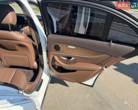 Белый Мерседес Е-Класс, объемом двигателя 1.95 л и пробегом 136 тыс. км за 27900 $, фото 21 на Automoto.ua