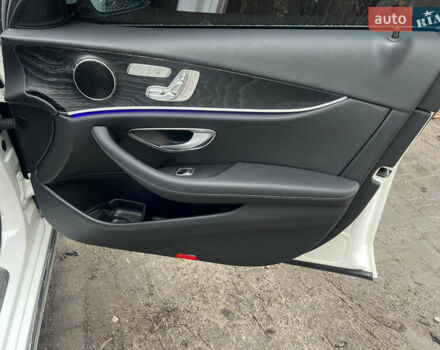 Белый Мерседес Е-Класс, объемом двигателя 1.95 л и пробегом 125 тыс. км за 28500 $, фото 36 на Automoto.ua