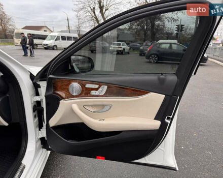 Білий Мерседес Е-Клас, об'ємом двигуна 1.99 л та пробігом 141 тис. км за 26950 $, фото 65 на Automoto.ua