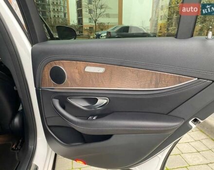 Белый Мерседес Е-Класс, объемом двигателя 2 л и пробегом 213 тыс. км за 29900 $, фото 61 на Automoto.ua