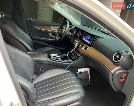 Белый Мерседес Е-Класс, объемом двигателя 2 л и пробегом 213 тыс. км за 29900 $, фото 62 на Automoto.ua