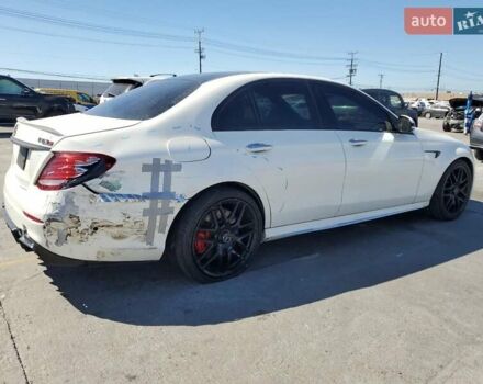 Белый Мерседес Е-Класс, объемом двигателя 3.98 л и пробегом 84 тыс. км за 30000 $, фото 3 на Automoto.ua