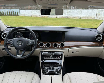 Белый Мерседес Е-Класс, объемом двигателя 1.99 л и пробегом 121 тыс. км за 25000 $, фото 13 на Automoto.ua