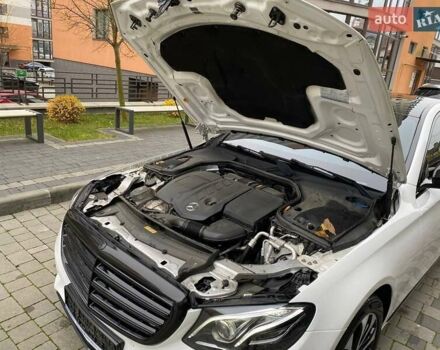 Белый Мерседес Е-Класс, объемом двигателя 2 л и пробегом 213 тыс. км за 29900 $, фото 74 на Automoto.ua