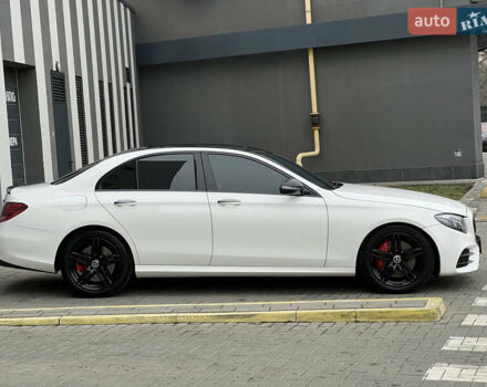 Белый Мерседес Е-Класс, объемом двигателя 3 л и пробегом 78 тыс. км за 32000 $, фото 4 на Automoto.ua