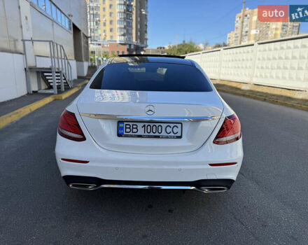 Белый Мерседес Е-Класс, объемом двигателя 1.6 л и пробегом 53 тыс. км за 40500 $, фото 2 на Automoto.ua