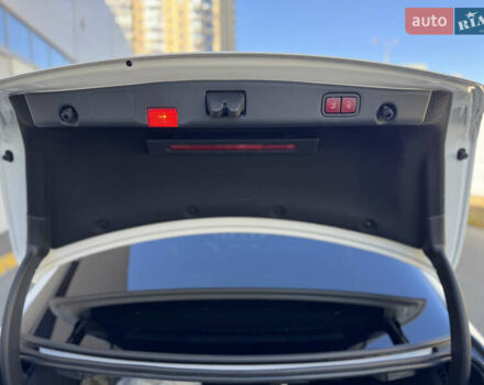 Белый Мерседес Е-Класс, объемом двигателя 1.6 л и пробегом 53 тыс. км за 40500 $, фото 7 на Automoto.ua