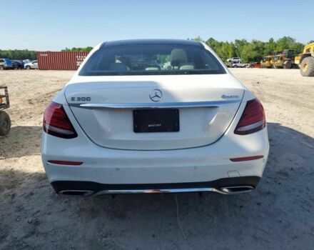 Белый Мерседес Е-Класс, объемом двигателя 2 л и пробегом 18 тыс. км за 9400 $, фото 5 на Automoto.ua