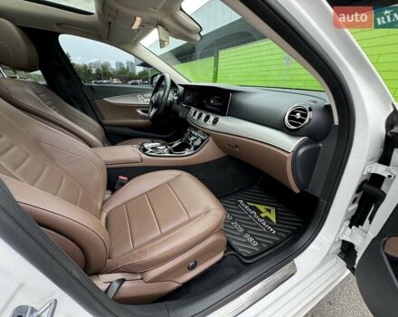 Белый Мерседес Е-Класс, объемом двигателя 1.6 л и пробегом 42 тыс. км за 40500 $, фото 17 на Automoto.ua