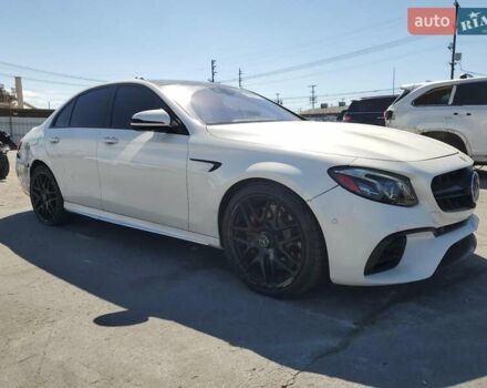 Белый Мерседес Е-Класс, объемом двигателя 3.98 л и пробегом 84 тыс. км за 30000 $, фото 1 на Automoto.ua