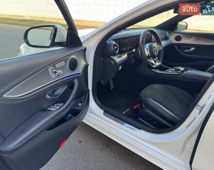 Белый Мерседес Е-Класс, объемом двигателя 1.6 л и пробегом 53 тыс. км за 40500 $, фото 6 на Automoto.ua