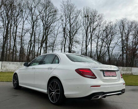 Белый Мерседес Е-Класс, объемом двигателя 1.99 л и пробегом 121 тыс. км за 25000 $, фото 8 на Automoto.ua