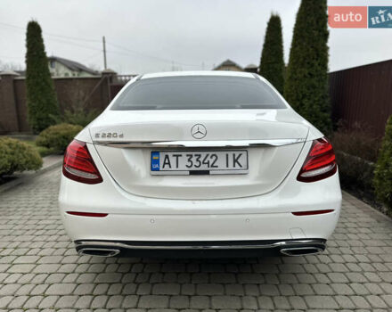 Белый Мерседес Е-Класс, объемом двигателя 1.9 л и пробегом 145 тыс. км за 32700 $, фото 3 на Automoto.ua
