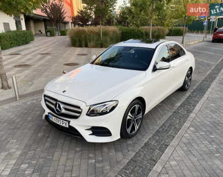 Белый Мерседес Е-Класс, объемом двигателя 2 л и пробегом 109 тыс. км за 33000 $, фото 10 на Automoto.ua