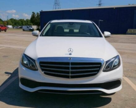 Мерседес Е-Клас 2019 у Кривому Розі на Automoto.ua Білий Мерседес Е-Клас, об'ємом двигуна 2 л та пробігом 31 тис. км за 16900 $, фото 1 на Automoto.ua