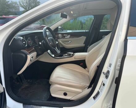 Белый Мерседес Е-Класс, объемом двигателя 2 л и пробегом 50 тыс. км за 12000 $, фото 8 на Automoto.ua