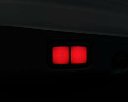 Белый Мерседес Е-Класс, объемом двигателя 1.99 л и пробегом 76 тыс. км за 28700 $, фото 29 на Automoto.ua