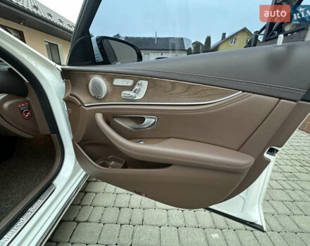 Белый Мерседес Е-Класс, объемом двигателя 1.9 л и пробегом 145 тыс. км за 32700 $, фото 12 на Automoto.ua