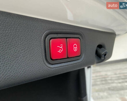 Белый Мерседес Е-Класс, объемом двигателя 2 л и пробегом 109 тыс. км за 33000 $, фото 28 на Automoto.ua