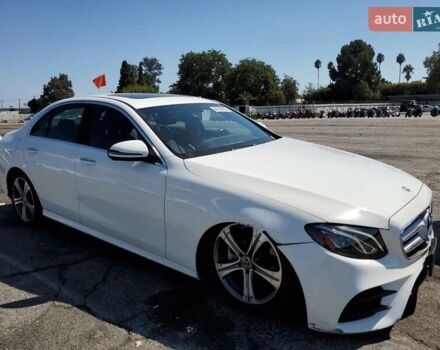 Мерседес Е-Класс 2019 в Львове на Automoto.ua Белый Мерседес Е-Класс, объемом двигателя 1.99 л и пробегом 85 тыс. км за 11000 $, фото 3 на Automoto.ua