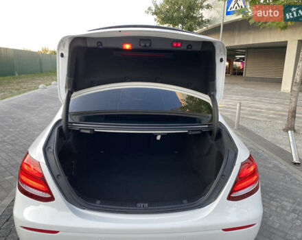 Белый Мерседес Е-Класс, объемом двигателя 2 л и пробегом 109 тыс. км за 33000 $, фото 27 на Automoto.ua