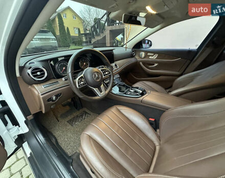 Белый Мерседес Е-Класс, объемом двигателя 1.9 л и пробегом 145 тыс. км за 32700 $, фото 16 на Automoto.ua