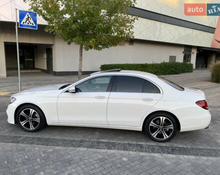 Белый Мерседес Е-Класс, объемом двигателя 2 л и пробегом 109 тыс. км за 33000 $, фото 5 на Automoto.ua