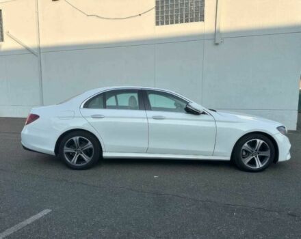 Белый Мерседес Е-Класс, объемом двигателя 2 л и пробегом 36 тыс. км за 16000 $, фото 3 на Automoto.ua