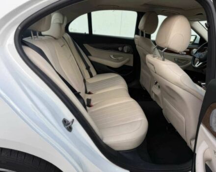 Белый Мерседес Е-Класс, объемом двигателя 2 л и пробегом 36 тыс. км за 16000 $, фото 11 на Automoto.ua