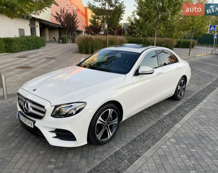Белый Мерседес Е-Класс, объемом двигателя 2 л и пробегом 109 тыс. км за 33200 $, фото 5 на Automoto.ua
