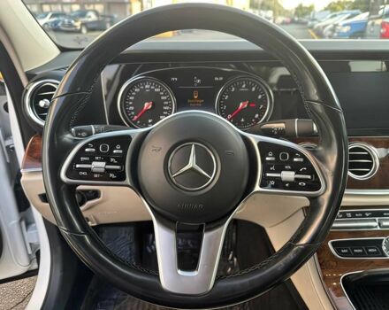 Белый Мерседес Е-Класс, объемом двигателя 2 л и пробегом 50 тыс. км за 12000 $, фото 9 на Automoto.ua