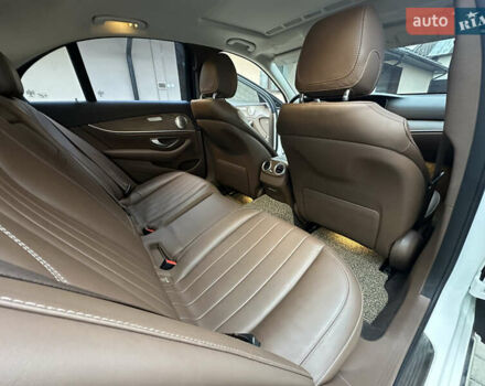 Белый Мерседес Е-Класс, объемом двигателя 1.9 л и пробегом 145 тыс. км за 32700 $, фото 14 на Automoto.ua