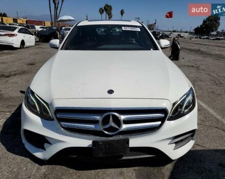 Мерседес Е-Класс 2019 в Львове на Automoto.ua Белый Мерседес Е-Класс, объемом двигателя 1.99 л и пробегом 85 тыс. км за 11000 $, фото 4 на Automoto.ua